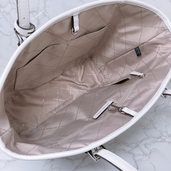 Michael Kors Medium Carryall Tote - Picture 9 of 11